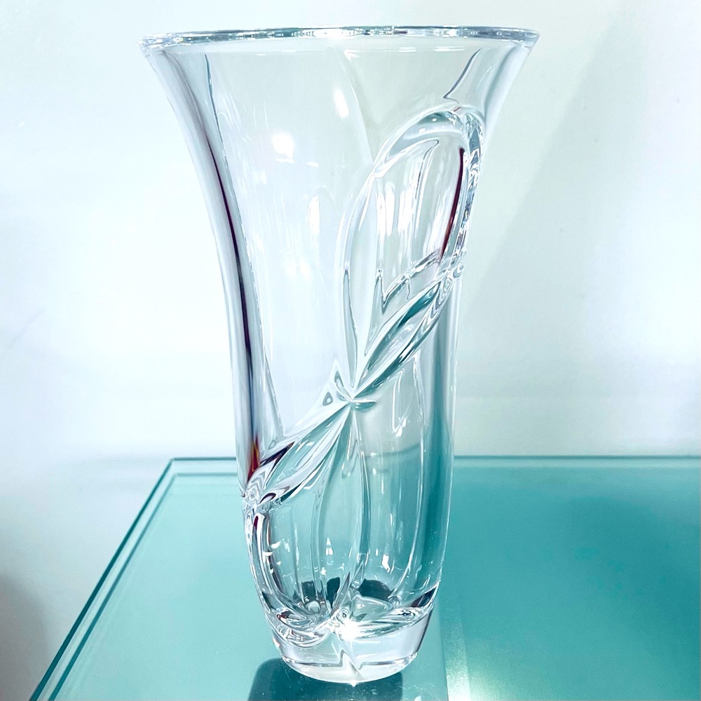 Vera Wang Wedgwood Crystal Love Knot vase